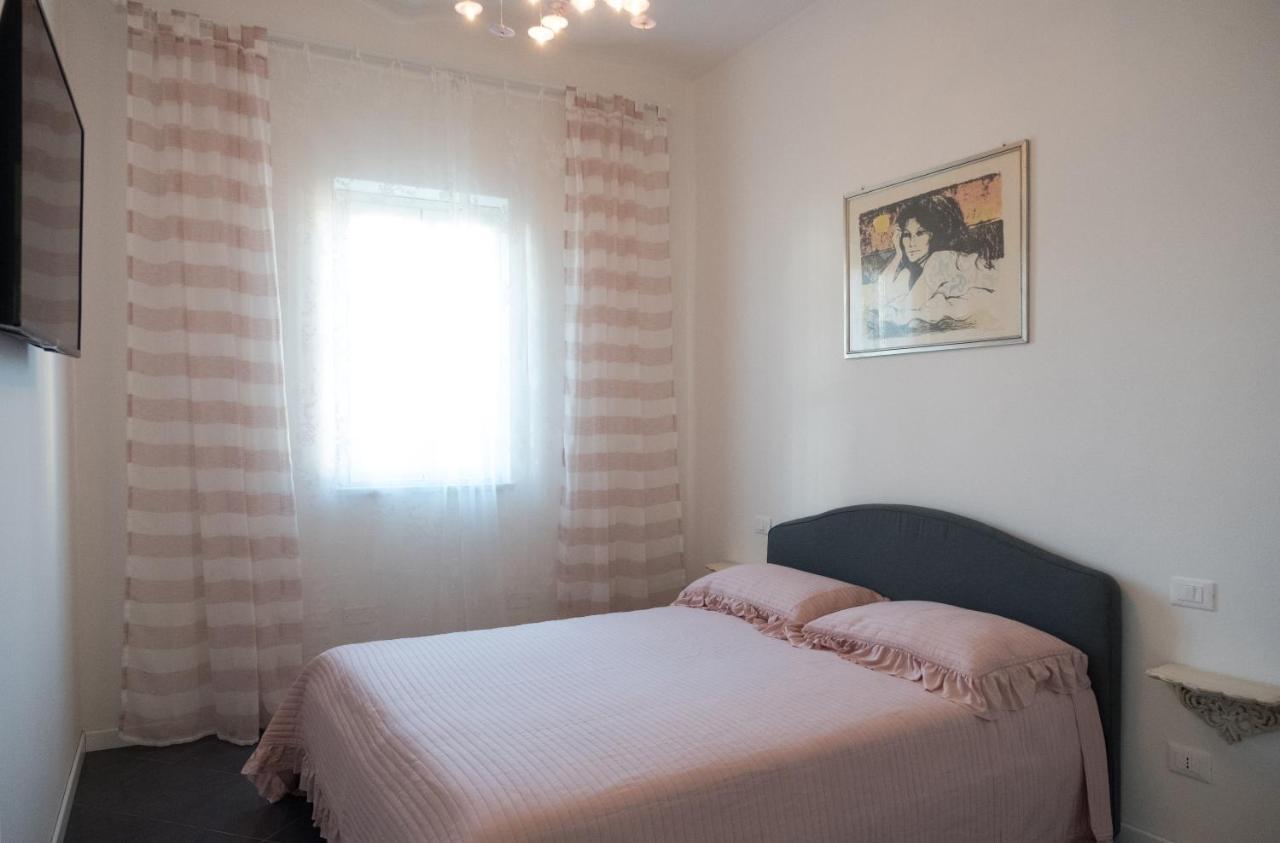 Artemisia Apartment *